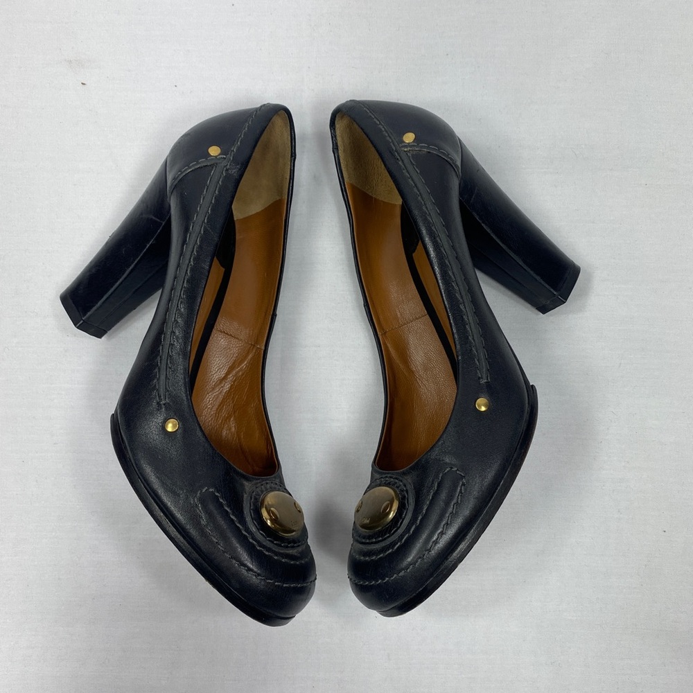 Chloe Front Brass Plate Block Heel Pump Round Toe Blk White Contrast Stitch 37.5 - Picture 14 of 16
